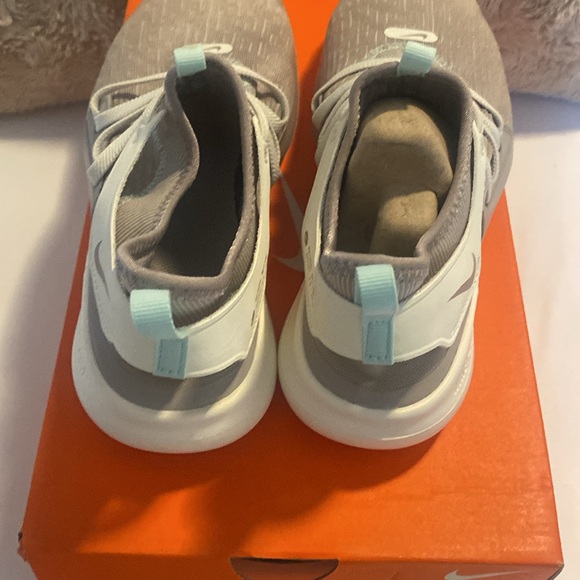 Women's Nike Flex Contact 3. US Size 9.5. - Picture 4 of 7